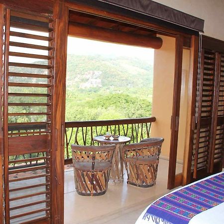 Hotel Casa Don Francisco Ixtapa  Eksteriør billede
